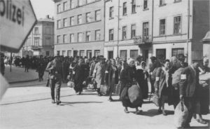 Deportaci├│n de los jud├şos del guetto, Cracovia, 1943 - foto By NN - United States Holocaust Memorial Museum